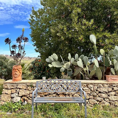 Oda ve Kahvaltı Al Palmento Cruillas 3*